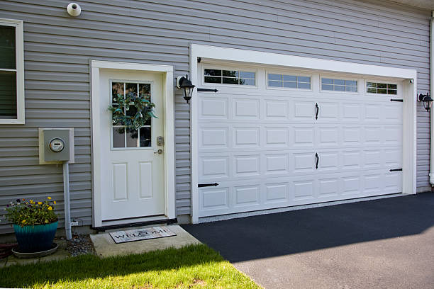 24/7 Emergency Garage Door Panel Replacement experts in Colwich, KS